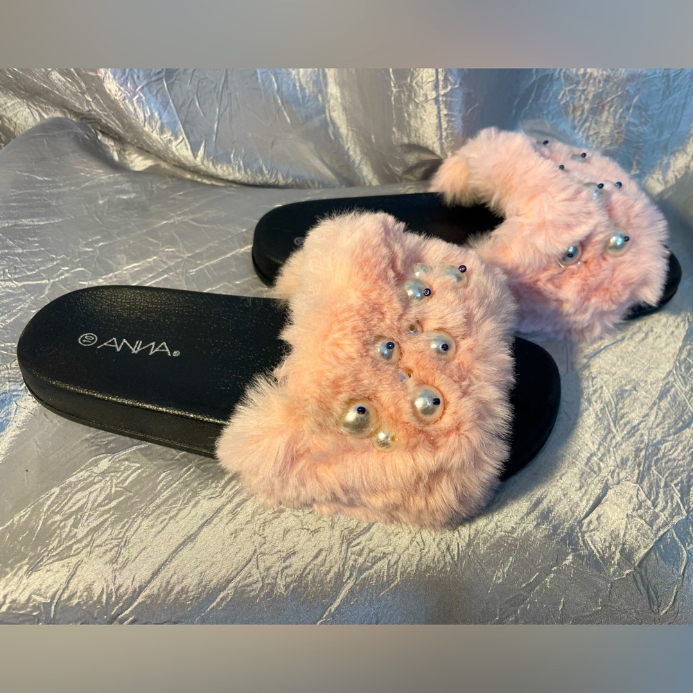 NEW Anna pink faux fur fuzzy slides with pearl accents